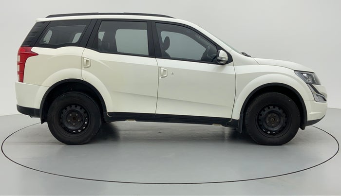 2017 Mahindra XUV500 W6 4X2, Diesel, Manual, 51,223 km, Right Side View