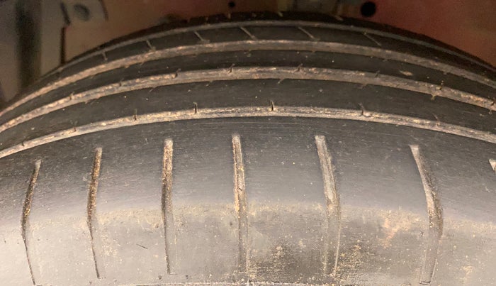 2012 Maruti Swift VDI, Diesel, Manual, 55,544 km, Left Front Tyre Tread
