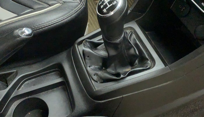 2021 Maruti Vitara Brezza VXI, Petrol, Manual, 41,176 km, Gear lever - Boot cover slightly torn