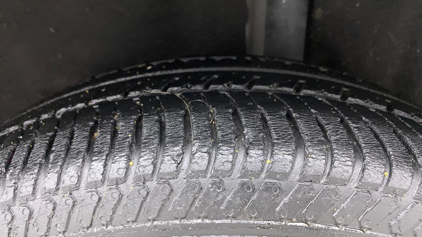 2017 Ford Ecosport TITANIUM 1.5L PETROL AT, Petrol, Automatic, 65,377 km, Left Rear Tyre Tread