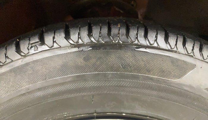 2012 Hyundai i10 SPORTZ 1.2, Petrol, Manual, 63,518 km, Right Front Tyre Tread