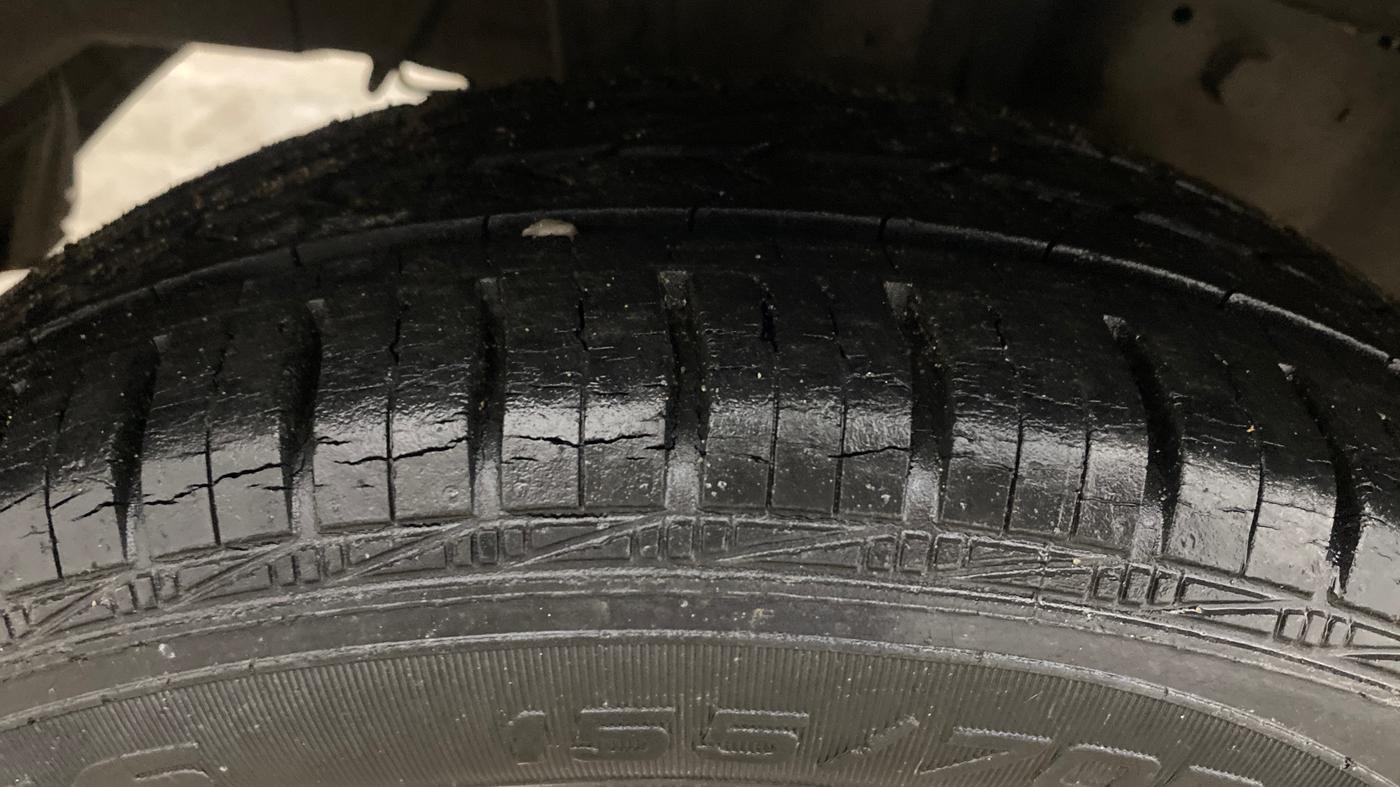 2014 Hyundai Eon MAGNA +, Petrol, Manual, 39,876 km, Right Rear Tyre Tread