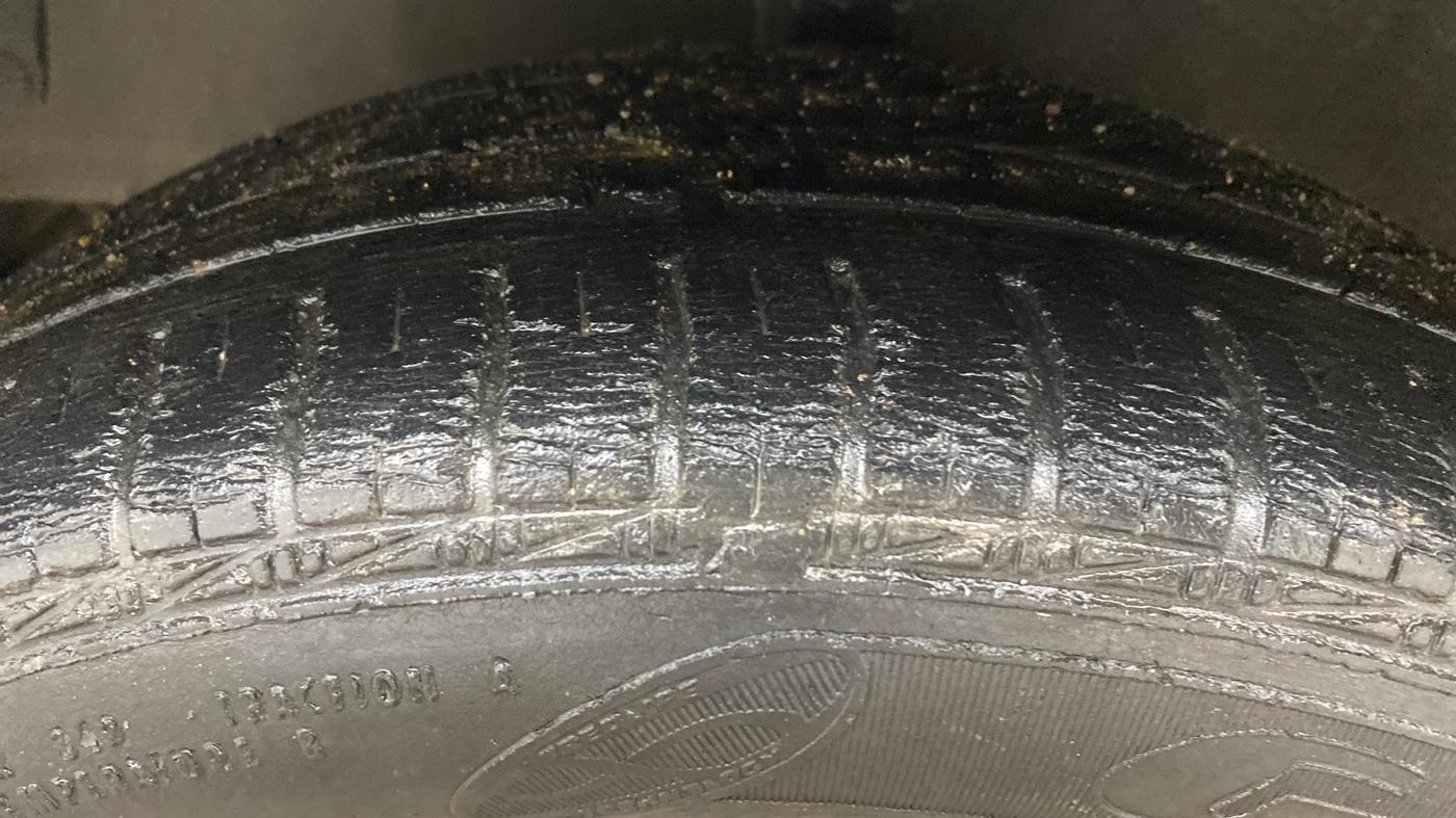 2014 Hyundai Eon MAGNA +, Petrol, Manual, 39,876 km, Left Front Tyre Tread