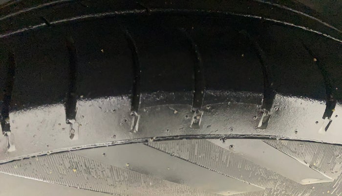 2015 Renault Lodgy 110 PS RXZ STEPWAY 7 STR, Diesel, Manual, 88,207 km, Left Front Tyre Tread