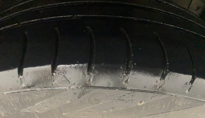 2015 Renault Lodgy 110 PS RXZ STEPWAY 7 STR, Diesel, Manual, 88,207 km, Right Front Tyre Tread