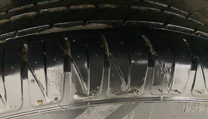 2015 Renault Lodgy 110 PS RXZ STEPWAY 7 STR, Diesel, Manual, 88,207 km, Right Rear Tyre Tread