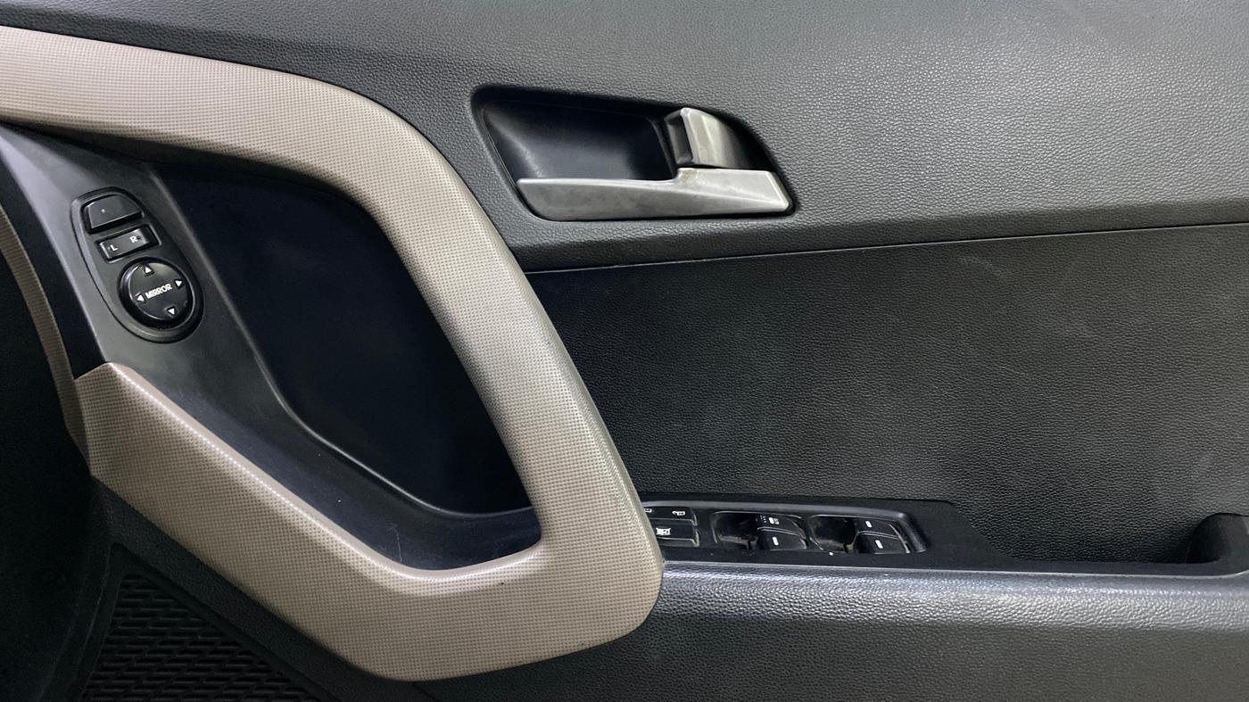 2015 Hyundai Creta SX PLUS AT 1.6 DIESEL, Diesel, Automatic, 1,16,559 km, Driver Side Door Panels Control