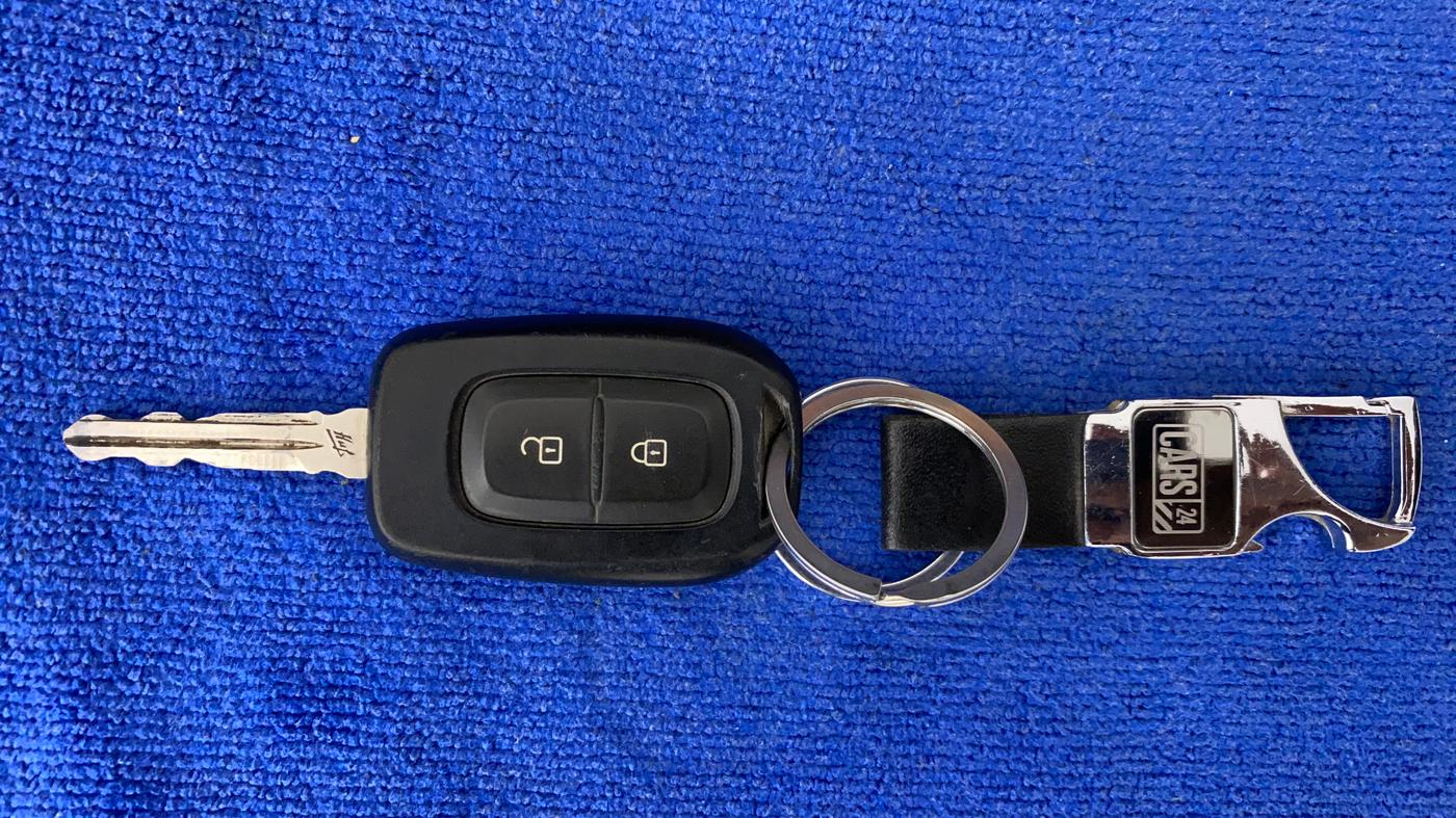 2020 Renault TRIBER RXL MT, Petrol, Manual, 31,314 km, Key Close Up