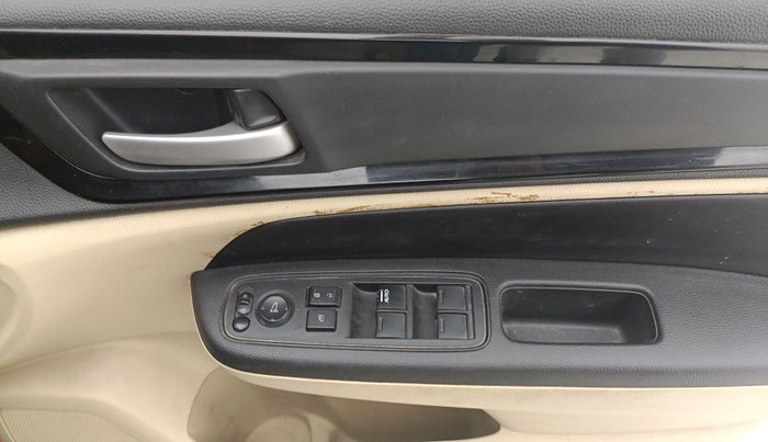 2018 Honda Amaze 1.2L I-VTEC S, CNG, Manual, 31,578 km, Driver Side Door Panels Control