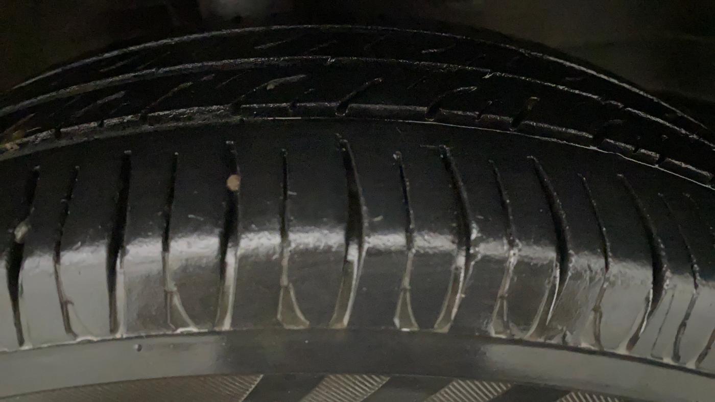 2012 Maruti Wagon R 1.0 LXI CNG, CNG, Manual, 1,12,591 km, Right Front Tyre Tread