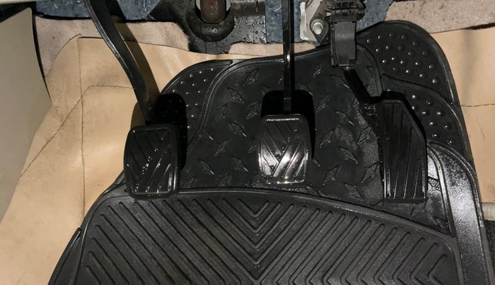 2024 Maruti Dzire VXI, Petrol, Manual, 32,756 km, Pedals