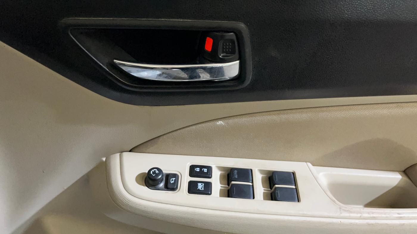 2024 Maruti Dzire VXI, Petrol, Manual, 32,756 km, Driver Side Door Panels Control