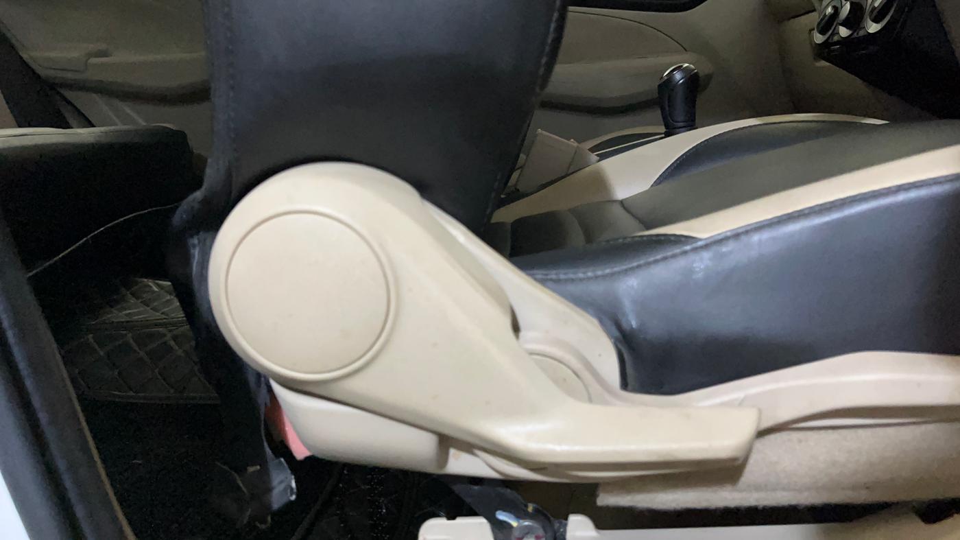 2024 Maruti Dzire VXI, Petrol, Manual, 32,756 km, Driver Side Adjustment Panel