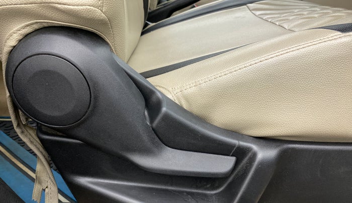 2019 Maruti New Wagon-R VXI 1.2, Petrol, Manual, 40,017 km, Driver Side Adjustment Panel