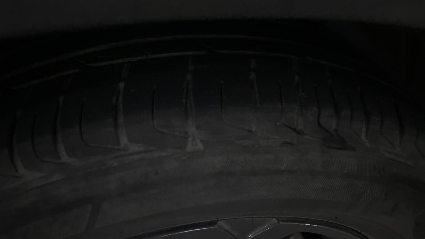 2021 Tata NEXON XZA PLUS DIESEL DARK EDITION, Diesel, Automatic, 84,068 km, Right Front Tyre Tread