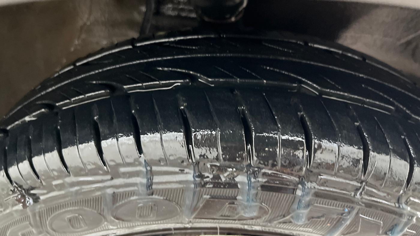 2018 Maruti Alto 800 LXI, Petrol, Manual, 58,374 km, Right Front Tyre Tread