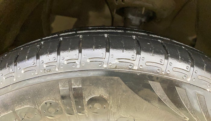 2021 Hyundai AURA S 1.2 CNG, CNG, Manual, 29,152 km, Right Front Tyre Tread
