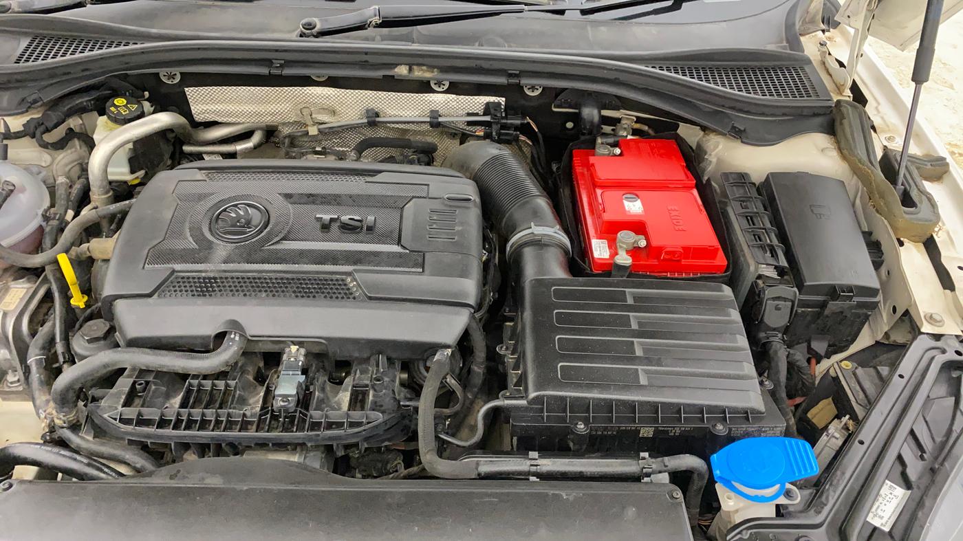2018 Skoda Superb STYLE 1.8 TSI AT, Petrol, Automatic, 65,106 km, Engine View - Left