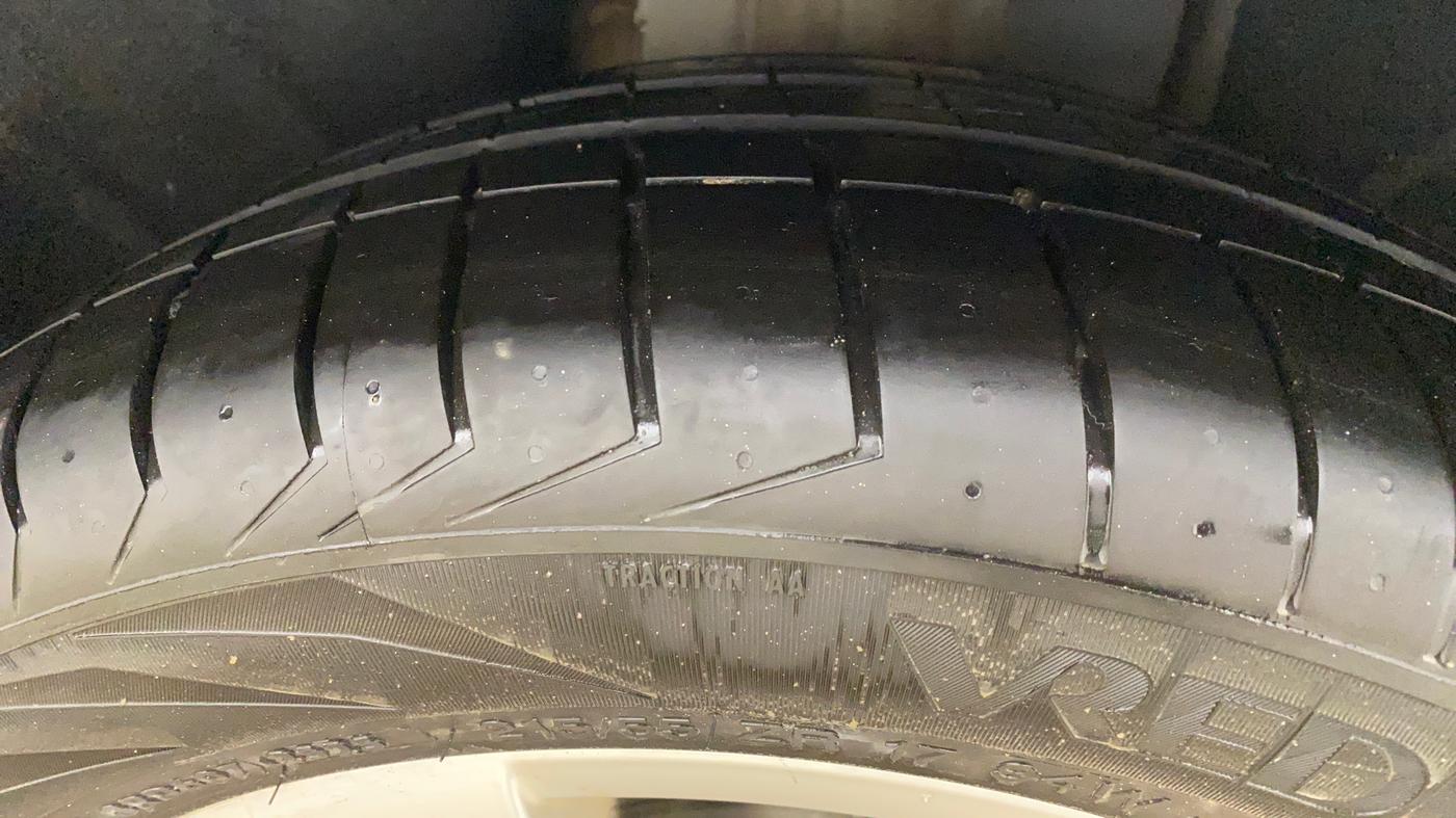 2018 Skoda Superb STYLE 1.8 TSI AT, Petrol, Automatic, 65,106 km, Left Rear Tyre Tread