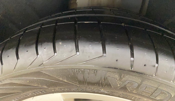 2018 Skoda Superb STYLE 1.8 TSI AT, Petrol, Automatic, 65,647 km, Left Rear Tyre Tread