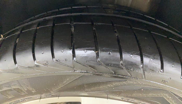 2018 Skoda Superb STYLE 1.8 TSI AT, Petrol, Automatic, 65,647 km, Right Rear Tyre Tread