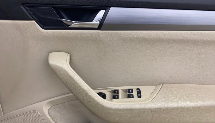 2018 Skoda Superb STYLE 1.8 TSI AT, Petrol, Automatic, 65,647 km, Driver Side Door Panels Control