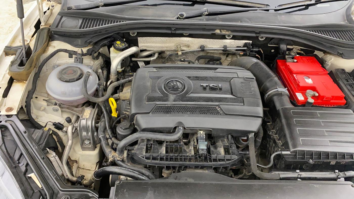 2018 Skoda Superb STYLE 1.8 TSI AT, Petrol, Automatic, 65,106 km, Engine View - Right