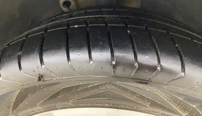 2018 Skoda Superb STYLE 1.8 TSI AT, Petrol, Automatic, 65,647 km, Right Front Tyre Tread