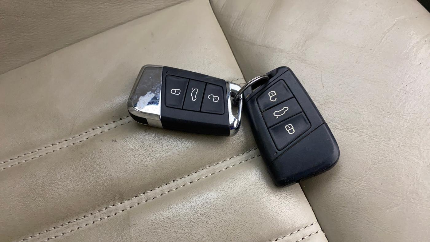 2018 Skoda Superb STYLE 1.8 TSI AT, Petrol, Automatic, 65,106 km, Key Close Up