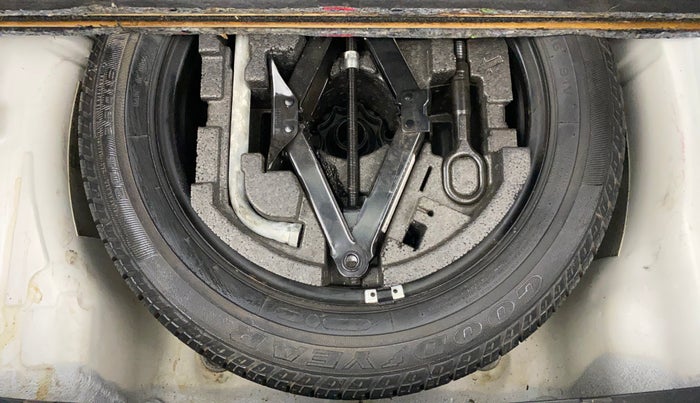 2018 Skoda Superb STYLE 1.8 TSI AT, Petrol, Automatic, 65,647 km, Spare Tyre