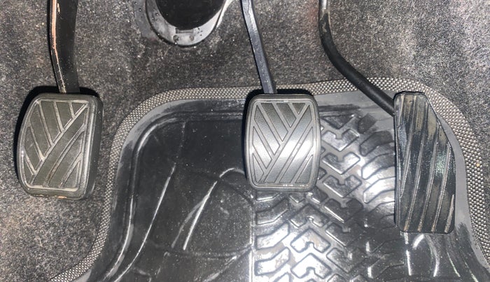 2016 Maruti Wagon R 1.0 VXI, Petrol, Manual, 63,564 km, Pedals