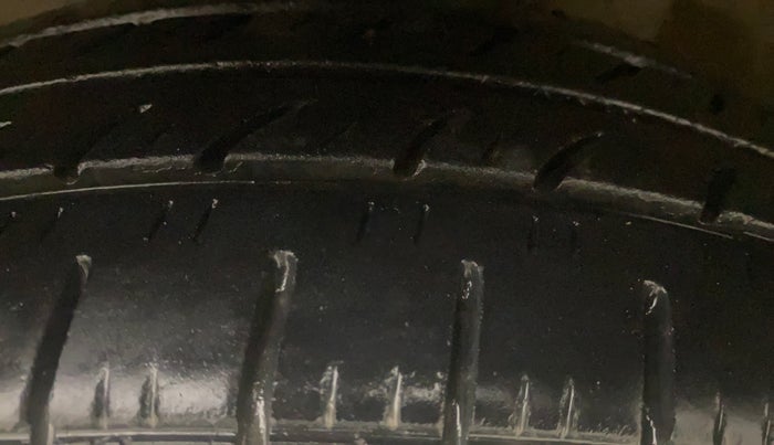 2016 Maruti Wagon R 1.0 VXI, Petrol, Manual, 63,564 km, Left Front Tyre Tread