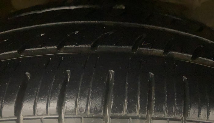 2016 Maruti Wagon R 1.0 VXI, Petrol, Manual, 63,564 km, Right Front Tyre Tread