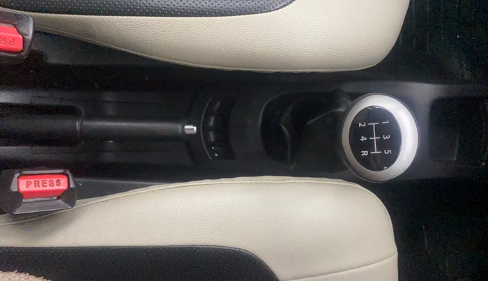 2016 Maruti Wagon R 1.0 VXI, Petrol, Manual, 63,564 km, Gear Lever