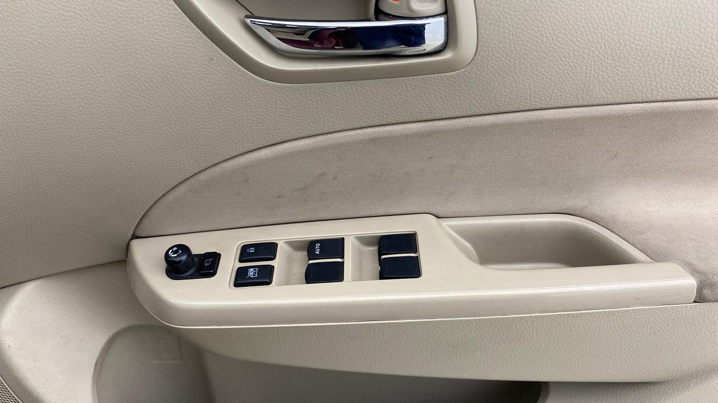2015 Maruti Swift Dzire VXI AT, Petrol, Automatic, 71,529 km, Driver Side Door Panels Control