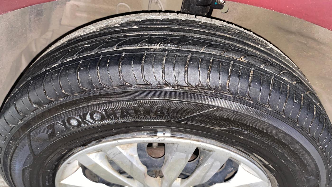 2015 Maruti Swift Dzire VXI AT, Petrol, Automatic, 71,529 km, Left Front Tyre Tread