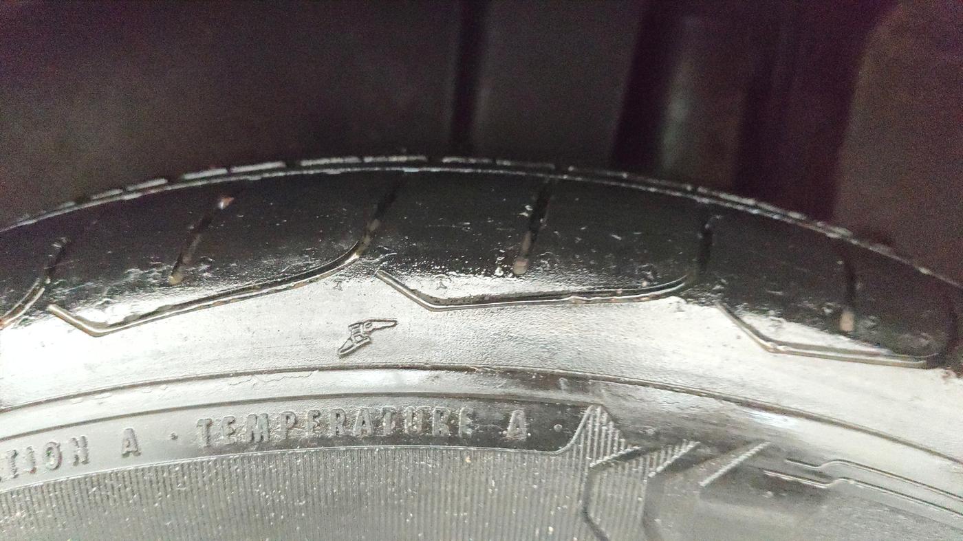 2018 Maruti Ertiga VXI AT, Petrol, Automatic, 49,298 km, Left Rear Tyre Tread
