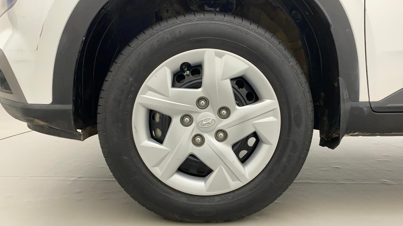 2022 Hyundai VENUE S+ 1.2, Petrol, Manual, 9,796 km, Left Front Wheel