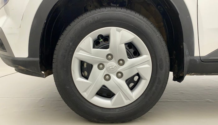 2022 Hyundai VENUE S+ 1.2, Petrol, Manual, 9,796 km, Left Front Wheel
