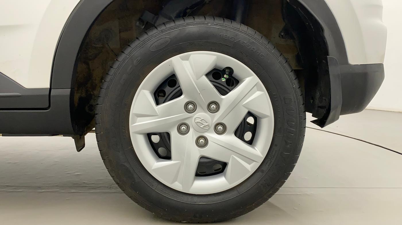 2022 Hyundai VENUE S+ 1.2, Petrol, Manual, 9,796 km, Left Rear Wheel
