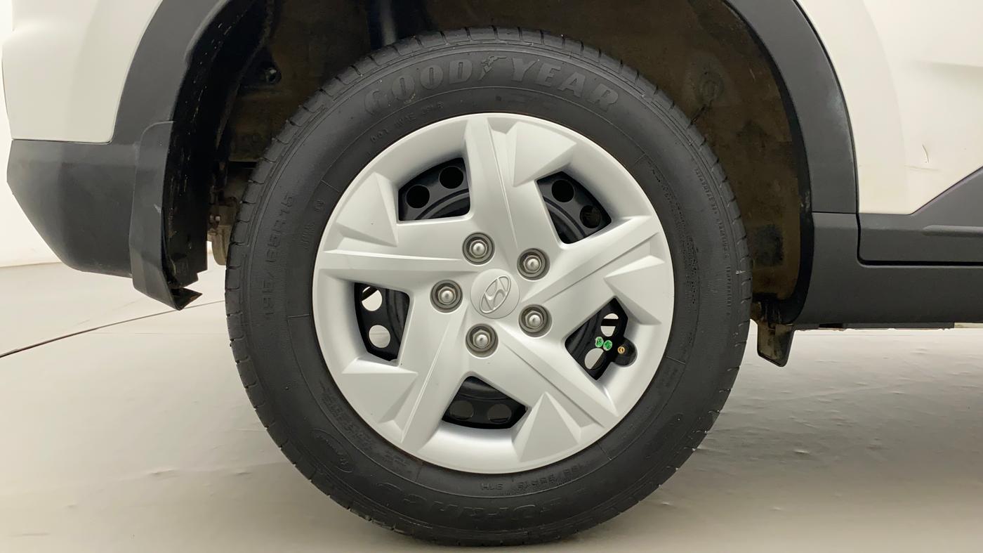 2022 Hyundai VENUE S+ 1.2, Petrol, Manual, 9,796 km, Right Rear Wheel