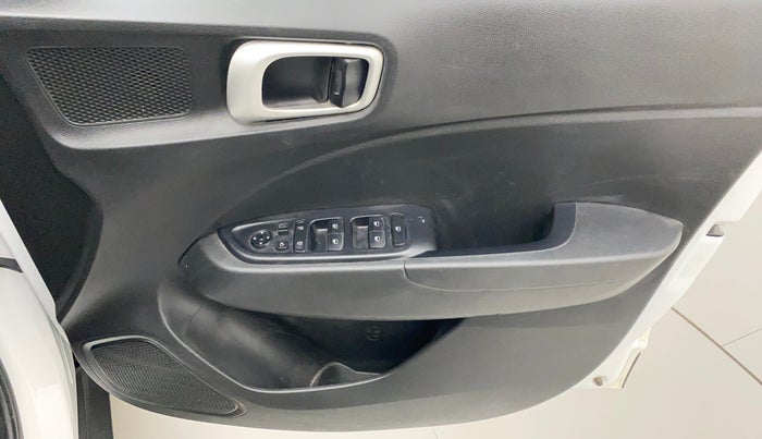 2022 Hyundai VENUE S+ 1.2, Petrol, Manual, 9,796 km, Driver Side Door Panels Control