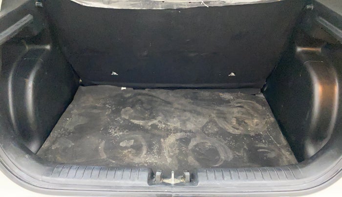 2022 Hyundai VENUE S+ 1.2, Petrol, Manual, 9,796 km, Dicky (Boot door) - Parcel tray missing