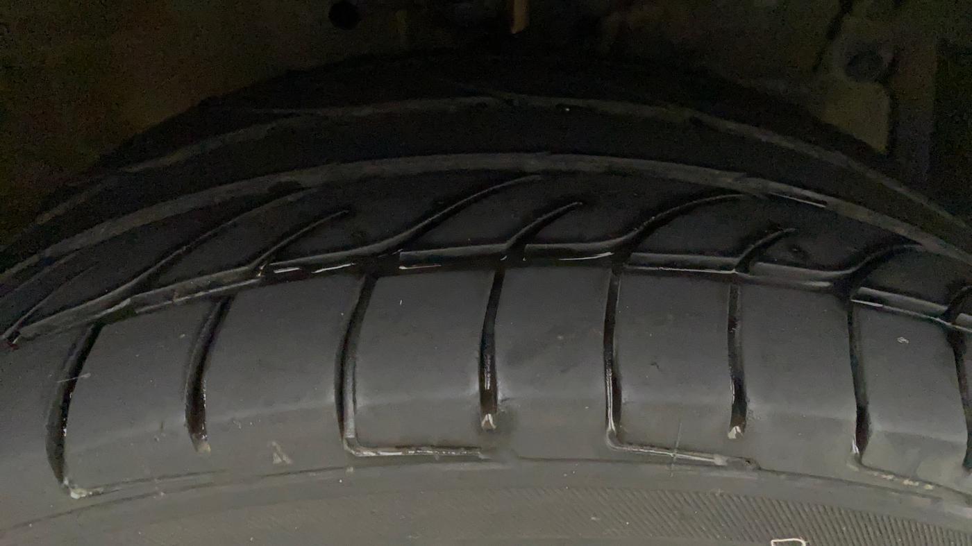 2016 Maruti Swift VDI, Diesel, Manual, 89,183 km, Right Front Tyre Tread