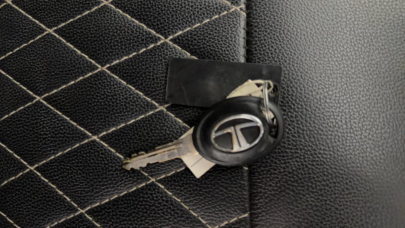 2015 Tata Zest XE PETROL, Petrol, Manual, 67,540 km, Key Close Up