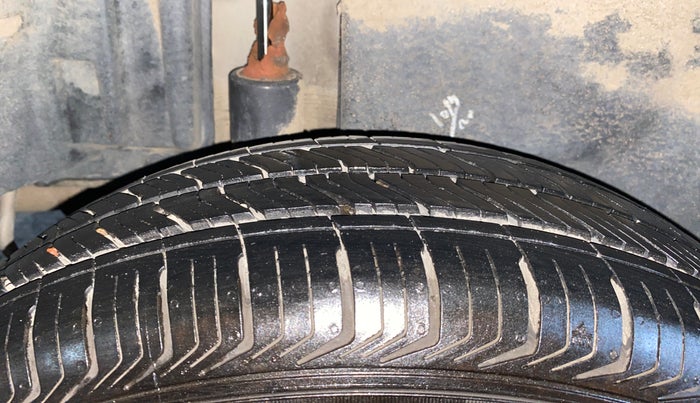 2015 Maruti Swift Dzire VXI, Petrol, Manual, 51,307 km, Right Rear Tyre Tread