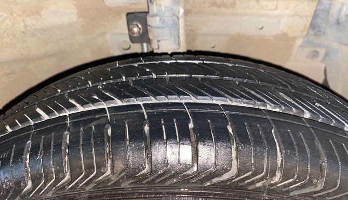 2015 Maruti Swift Dzire VXI, Petrol, Manual, 51,307 km, Right Front Tyre Tread