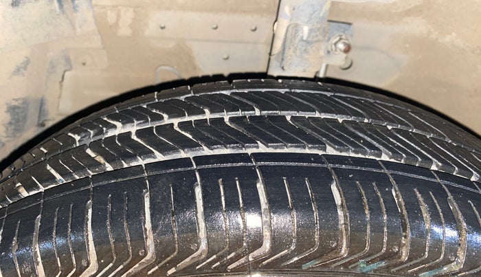 2015 Maruti Swift Dzire VXI, Petrol, Manual, 51,307 km, Left Front Tyre Tread