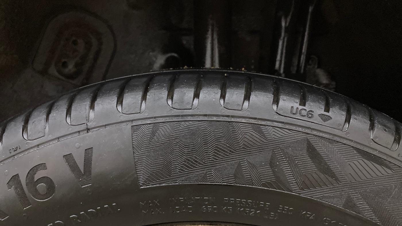 2018 Tata NEXON XZA PLUS PETROL, Petrol, Automatic, 93,178 km, Left Rear Tyre Tread