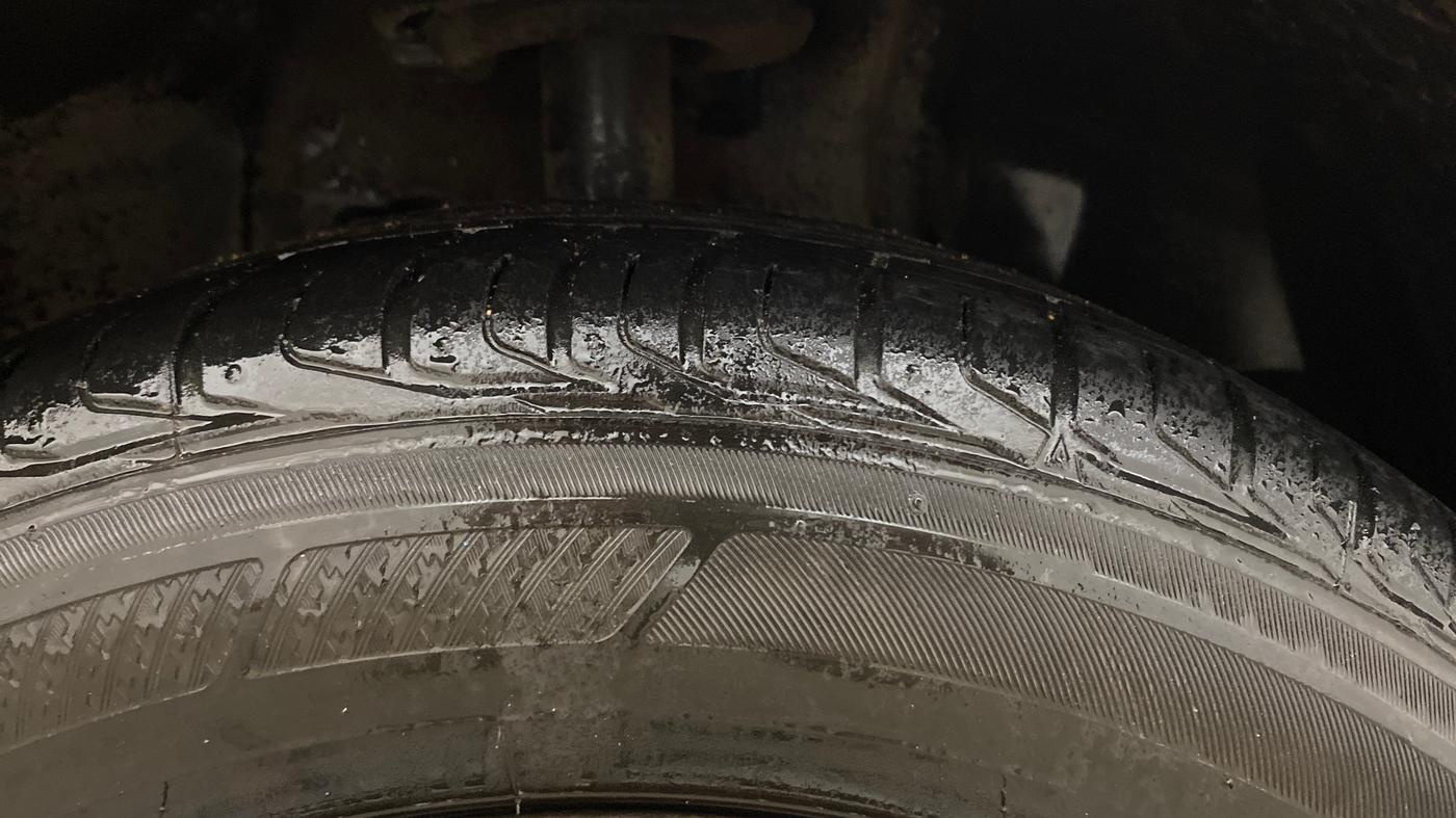 2018 Tata NEXON XZA PLUS PETROL, Petrol, Automatic, 93,178 km, Right Front Tyre Tread
